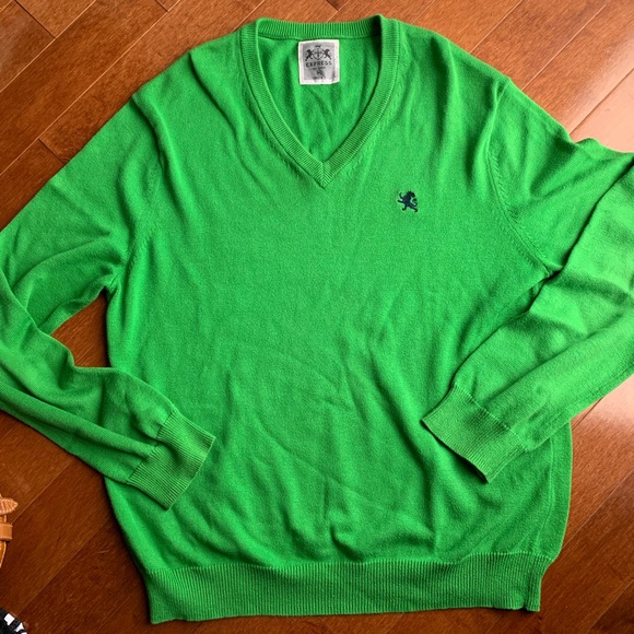 Green express vneck sweater - Picture 2 of 3